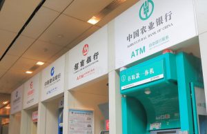 Российские банки начинают использовать китайские банкоматы